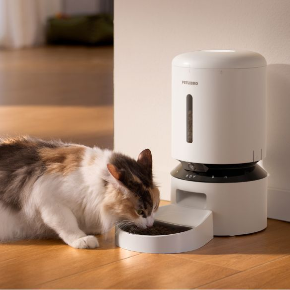 top 5 benefits of automatic pet feeders