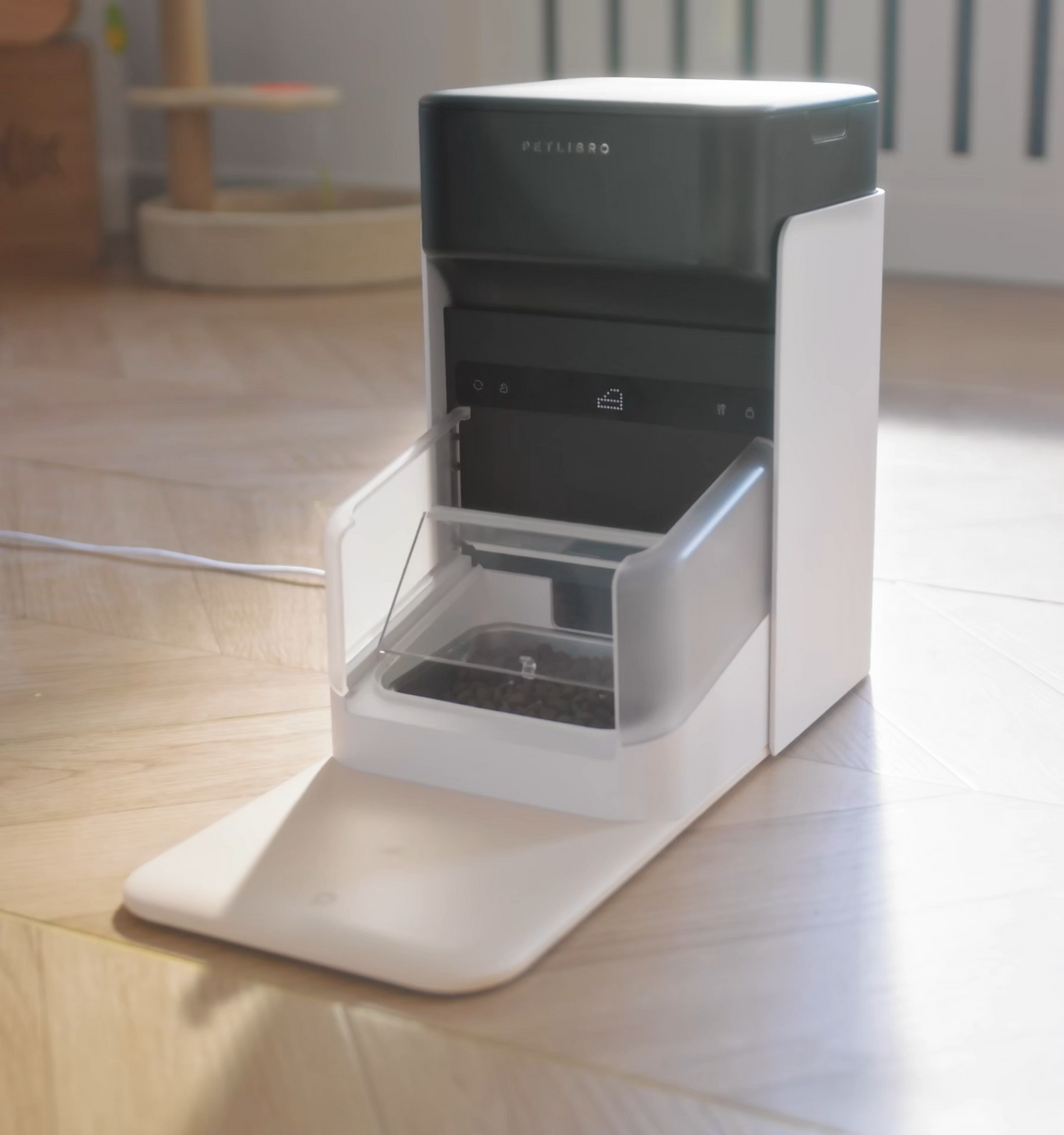 Petlibro PETLIBRO cat pet automatic feeder, black and white, open food tray; mentions fountain and litter box setup
