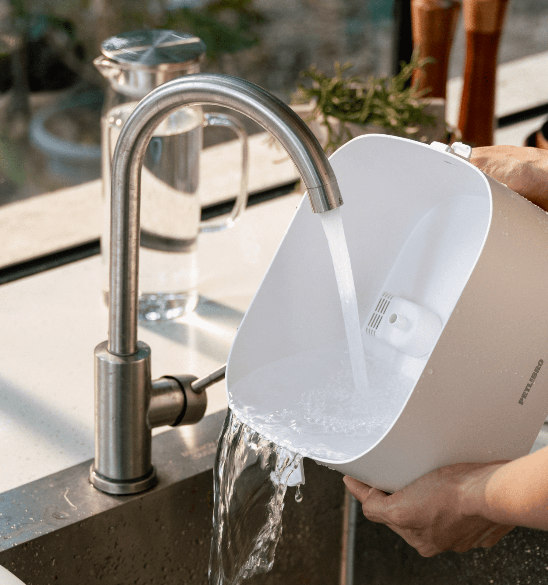 Petlibro PETLIBRO cat pet fountain rinsed in sink; white reservoir, mentions litter box and automatic feeder accessories